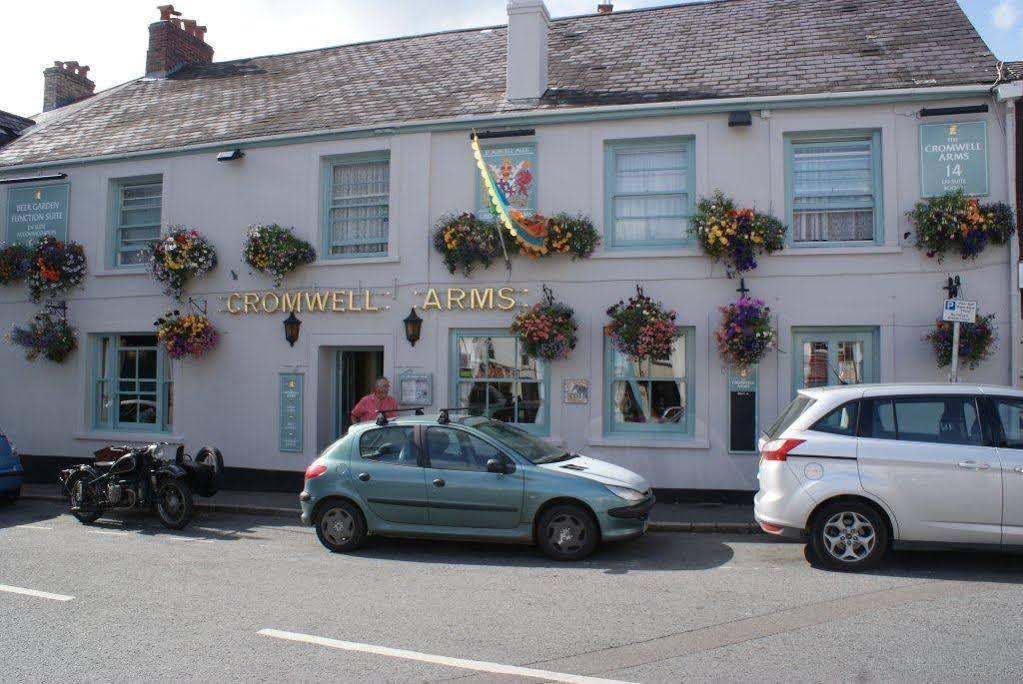 The Cromwell Arms Inn ボベイ・トレーシー エクステリア 写真