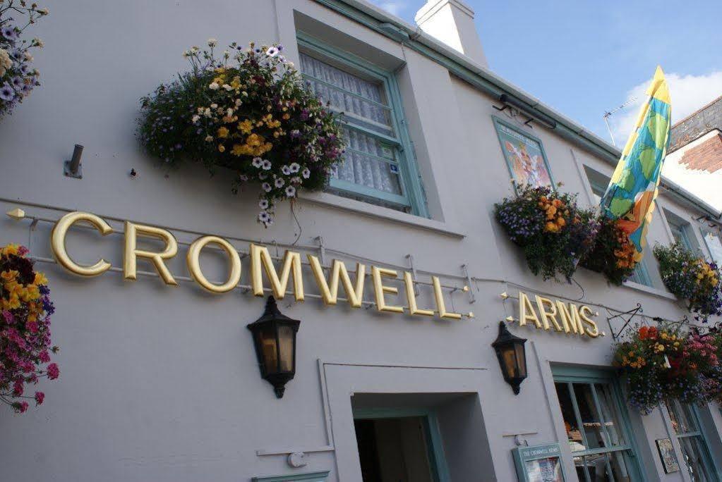 The Cromwell Arms Inn ボベイ・トレーシー エクステリア 写真
