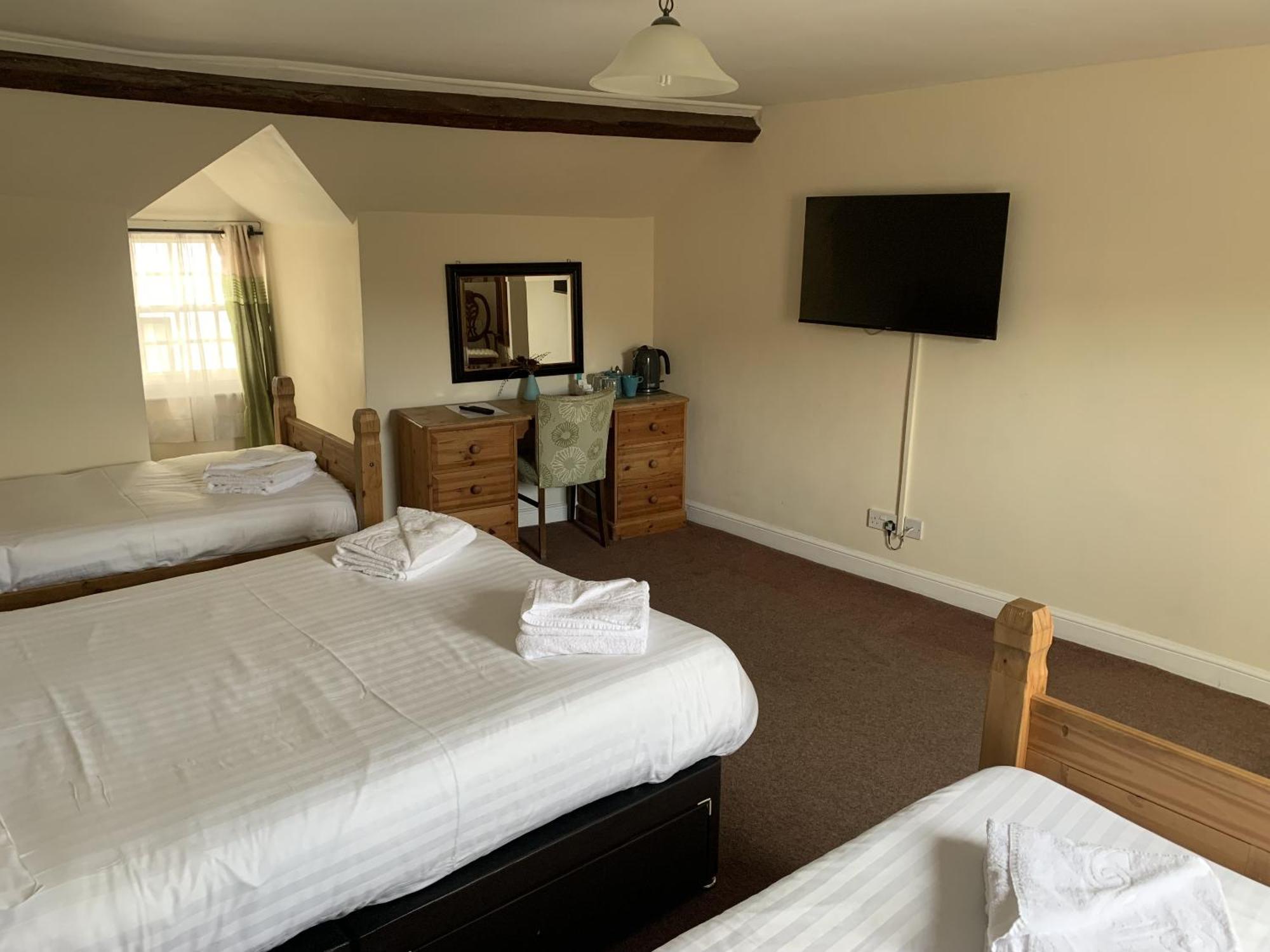 The Cromwell Arms Inn ボベイ・トレーシー エクステリア 写真